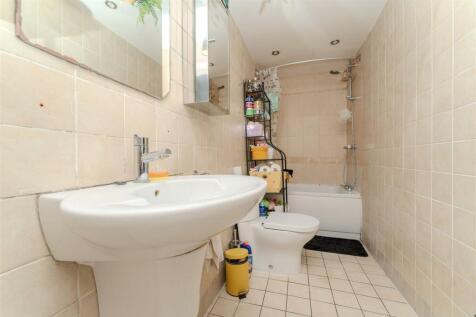 56 St Marks bath.jpg