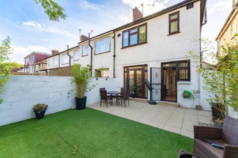 457 Uxbridge Road Rear.jpg