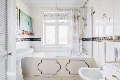 32 Croft bath.jpg