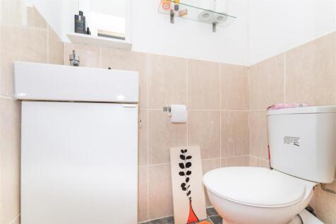 133 Harp Road wc.jpg