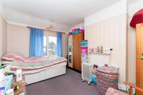 97 Beechmount bed 2.jpg