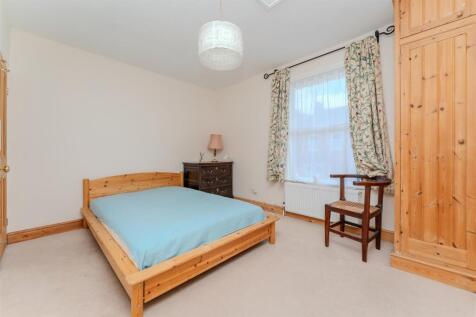 58 St Margarets Bed 1.jpg