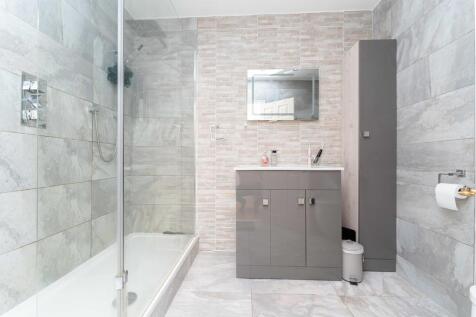 37 Osterley Shower.jpg