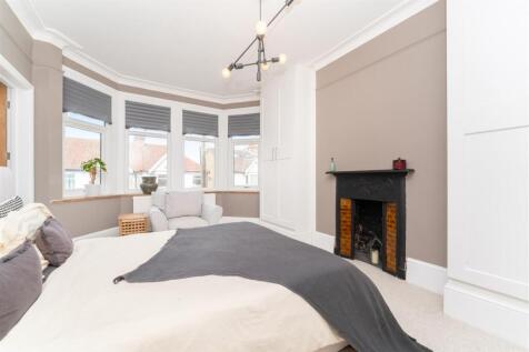 112 DBR Bed 1.jpg
