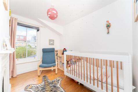 54 Rosebank bed 2.jpg