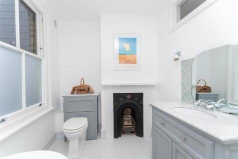 54 Rosebank bath.jpg