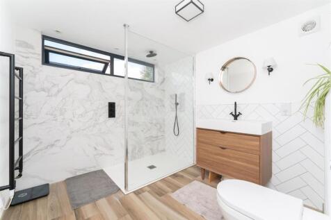 54 Rosebank ensuite 2.jpg
