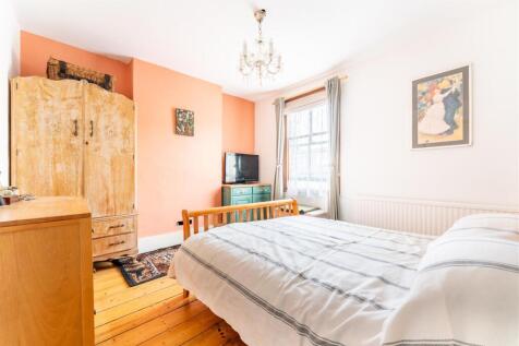 31 Green Bed 1.jpg