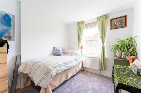 31 Green Bed 3.jpg
