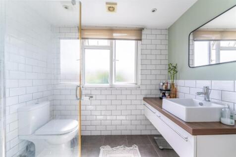 117 SGR En suite.jpg