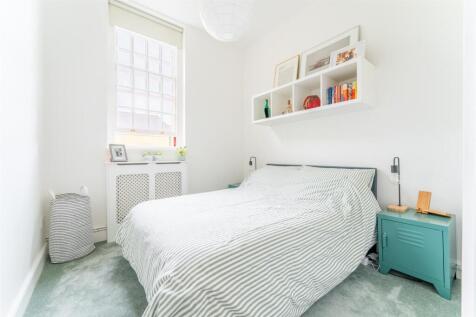 17 Osterley Bed.jpg