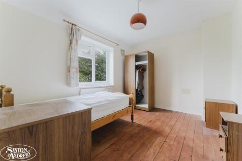 44 Westcott Bed 2 (2).jpg