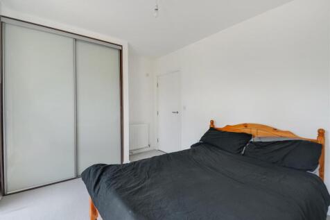 Bedroom_Pic_ (11).jpg