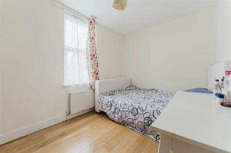 47b Greenford Ave Bed 1.jpg