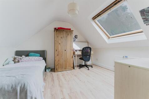 47b Greenford Ave Bed 2.jpg