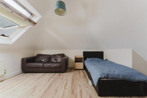 47b Greenford Ave Bed 3.jpg