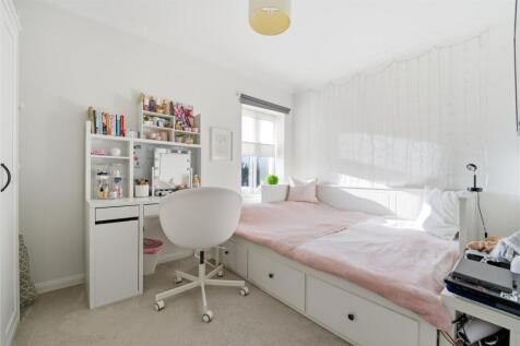 19 Kipling Bed 2.jpg