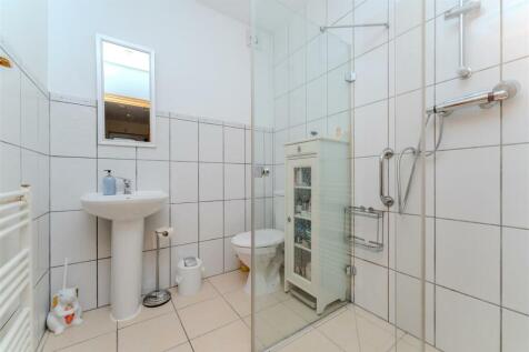 137a Empire shower.jpg