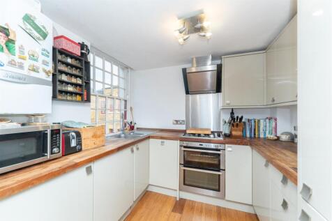 32 Osterley Gdns Kitch.jpg