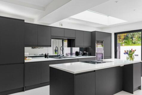 KITCHEN/FAMILY ROOM