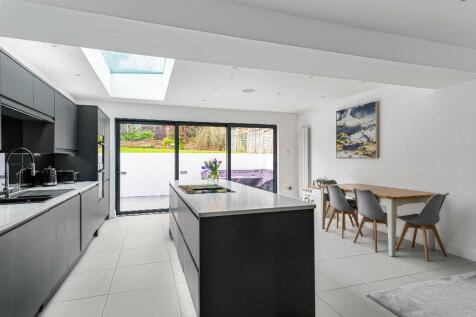 KITCHEN/FAMILY ROOM