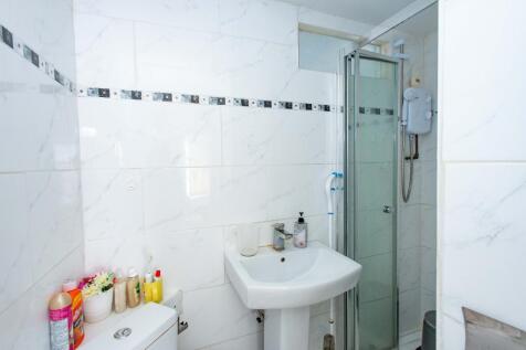 EN SUITE SHOWER ROOM