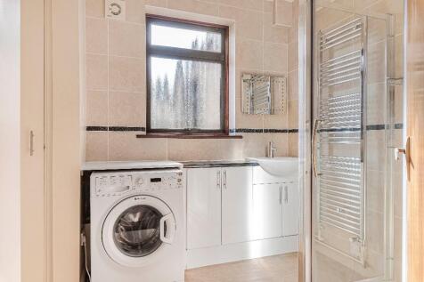 UTILITY/SHOWER ROOM