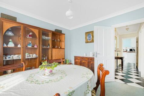 BEDROOM 2/DINING ROOM