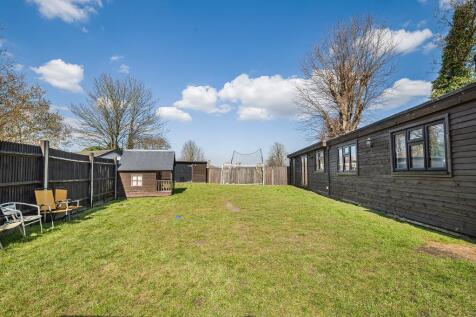 REAR GARDEN &#43; OUTBUILDING