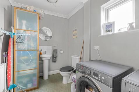 UTILITY/CLOAKROOM
