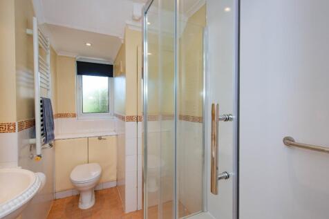 GROUND FLOOR SHOWER ROOM