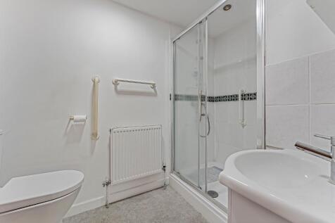 GROUND FLOOR SHOWER ROOM