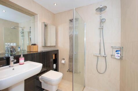 GROUND FLOOR SHOWER ROOM