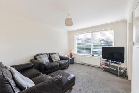 LOUNGE/DINING AREA