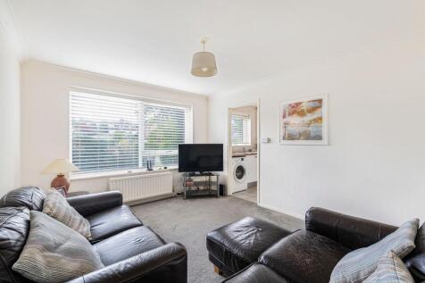 LOUNGE/DINING AREA