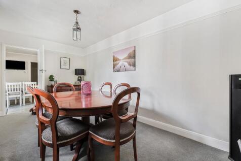 DINING ROOM/BEDROOM 4