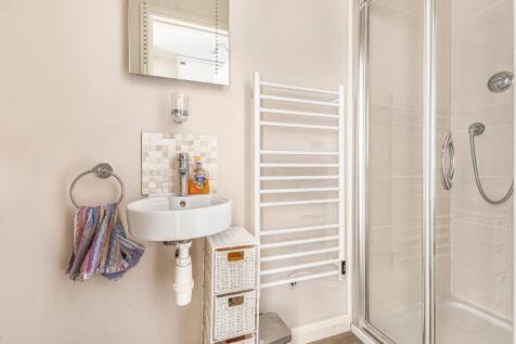 GROUND FLOOR SHOWER ROOM