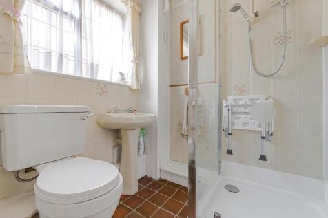 GROUND FLOOR SHOWER ROOM