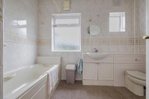 GROUND FLOOR BATHROOM