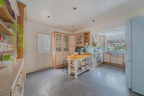 KITCHEN/BREAKFAST ROOM