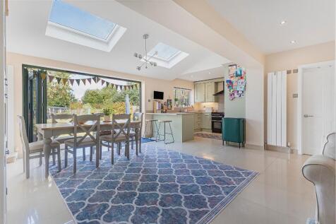 KITCHEN/DINING/FAMILY ROOM