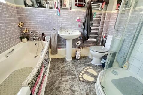 Bathroom/Shower Room