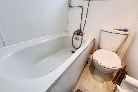 Bath/shower/w.c.
