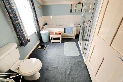 Bath/Shower/w.c.