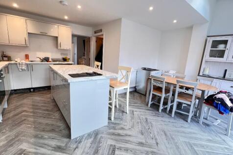 Fitted Kitchen/Diner