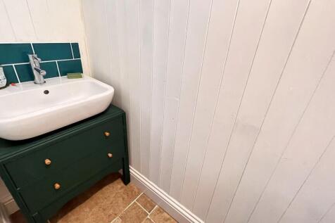 Cloakroom/w.c.