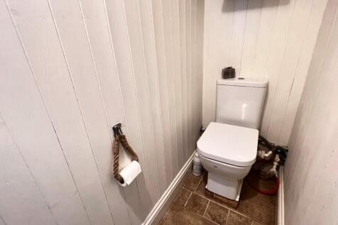 Cloakroom/w.c.