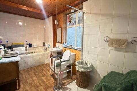Bath/Shower Room