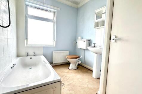 Bath/Shower Room