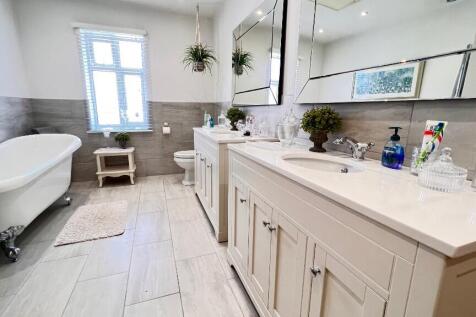 Bathroom/Shower